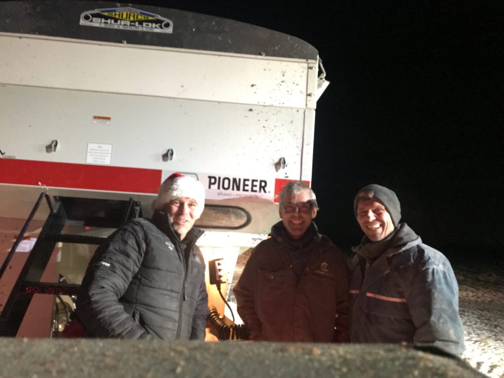 Mario Bergeron en compagnie de Paul et Pierre Caplette.