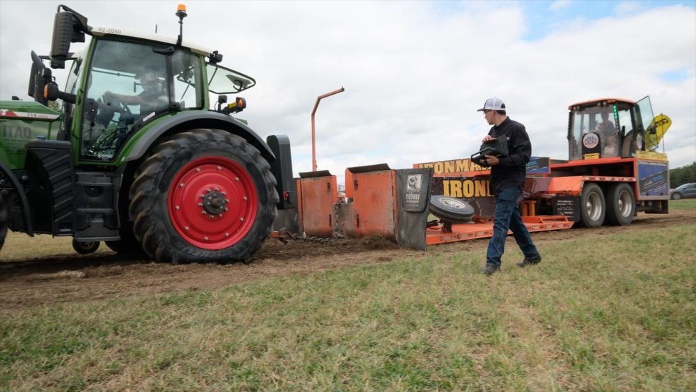 Avec la bonne pression d’air dans les pneus, le tracteur transfert un maximum de sa puissance vers le sol. 