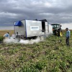 Cet outil injecte de la vapeur dans le sol pour détruire les graines de mauvaises herbes avant même leur germination.