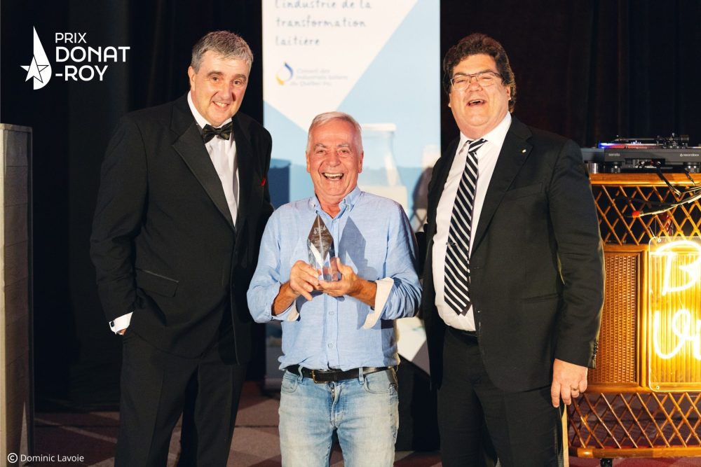 Le CILQ remet le 10e prix Donat-Roy à Jean Morin (au centre) de la Fromagerie du Presbytère!