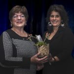 De gauche à droite: Nicole Pouliot, lauréate Prix Coup de cœur – Valérie Fortier, et Patricia
Claveau, 1ère vice-présidente des Agricultrices de la Mauricie. Photo: Raphaëlle Bach