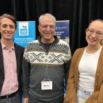 Le directeur du Laboratoire vivant – Lait carboneutre, l’agronome Jacques LeBlanc, le producteur laitier Michel Crête de la Ferme Norvue et Blandine Bluot du Laboratoire vivant – Lait carboneutre.