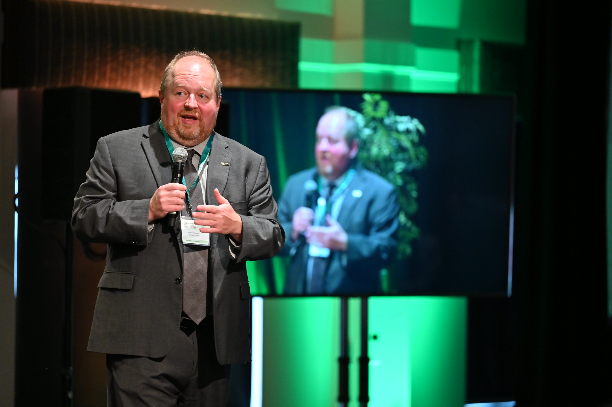 Richard Ouellet, professeur titulaire de la Chaire sur les nouveaux enjeux de la mondialisation économique de l’Université Laval, a présenté une conférence portant sur la place singulière de l’agriculture dans les accords internationaux au premier Grand colloque de la mise en marché collective.