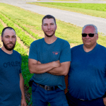 Mathieu, Rémy et Dominique Gauthier sont copropriétaires de la Ferme Clovis Gauthier et fils, qui comprend des grandes cultures, la production d’œufs et l’élevage de poulettes. Photo: André Piette