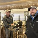 Gordon travaille encore sur la ferme avec ses fils Devyn et Travis, absent au moment de la photo.