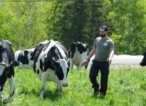 La Ferme Denijos a obtenu la première position des fermes laitières biologiques au pays pour l’année 2024 pour l’Indice de performance total (IPT) de Lactanet. 