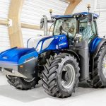 Le nouveau tracteur T7.270 de New Holland est conçu pour fonctionner au méthane ou au GNC. Grâce à un réservoir auxiliaire monté à l'avant, le tracteur dispose d'une autonomie d'environ 11 heures. 