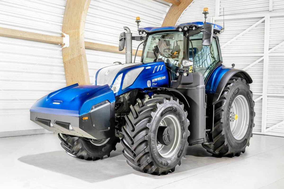 Le nouveau tracteur T7.270 de New Holland est conçu pour fonctionner au méthane ou au GNC. Grâce à un réservoir auxiliaire monté à l'avant, le tracteur dispose d'une autonomie d'environ 11 heures. 