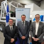 Le ministre de l’Agriculture, des Pêcheries et de l’Alimentation, Donald Martel, le PDG de Machinerie Dubois, Sylvain Perreault, et le ministre délégué au Développement économique régional, Éric Girard. Photo: Eddy Verbeeck 