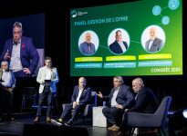 Nicolas Mesly et Pascal Thériault ont animé un panel mettant en vedette, trois présidents de fédérations de productions sous gestion de l'offre, Benoît Fontaine de la volaille, Sylvain Lapierre des oeufs et Daniel Gobeil du lait.