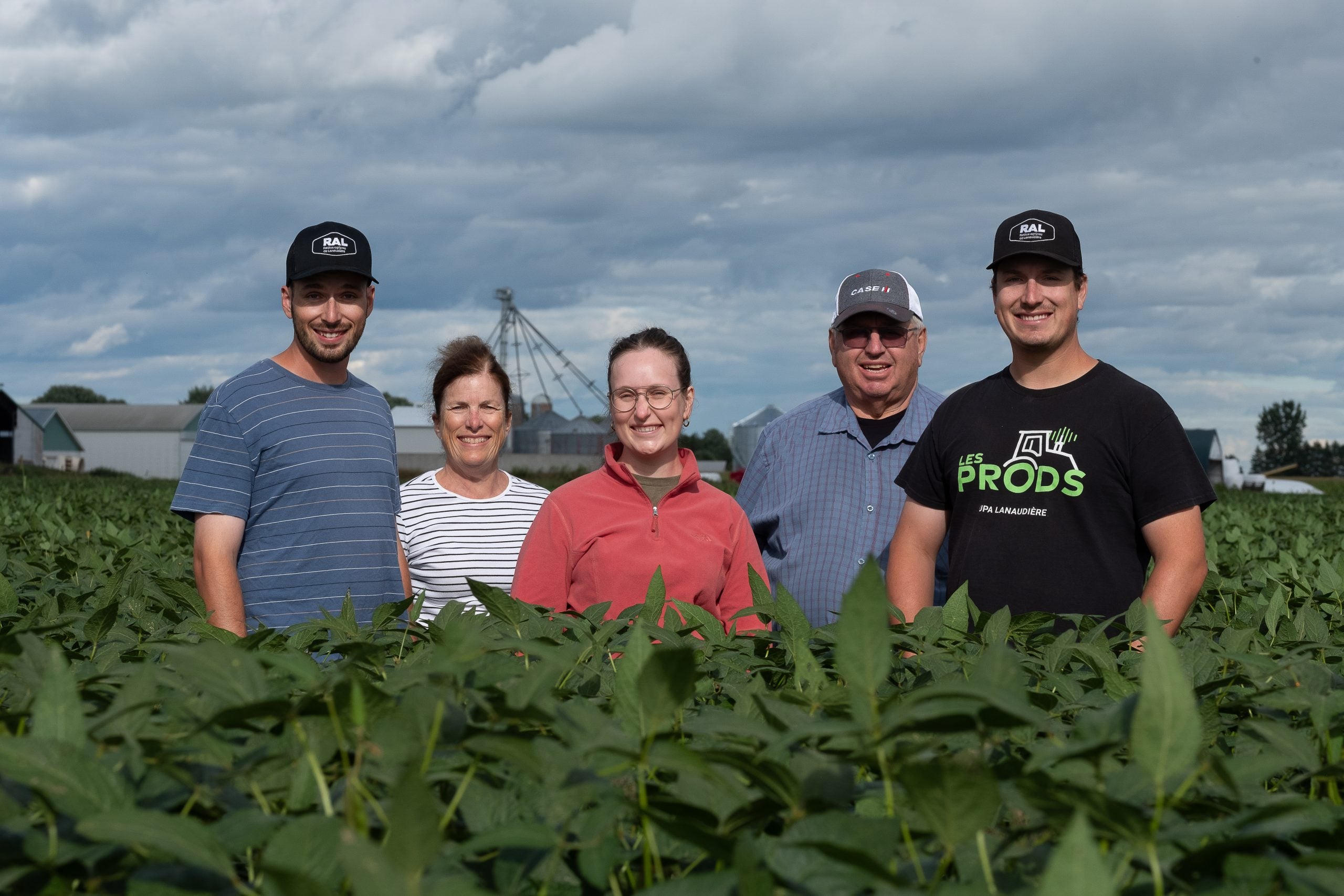 La famille Adam. De gauche à droite, Charles-Olivier, Carole, Laurie-Anne, Daniel et Alexandre.