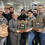 La famille Lemire de la Ferme Micheret aura bientôt une quatrième plaque de Maître Éleveur à présenter. À l’avant-plan, de gauche à droite : Mathieu, Guylaine, Valérie et Martial. Derrière, de gauche à droite : Raphaël, Mathis, Gabriel, Alex et Félix.