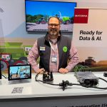 Ryan Milligan au kiosque de la Fondation pour l'électronique de l'industrie agricole (AEF) à Agritechnica.