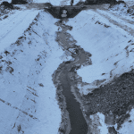 Ça coûterait moins cher aujourd'hui de laisser aller le cours d'eau dans intervention. On investit aujourd'hui afin de s'assurer de conserver l'énorme quantité de terre de chaque côté chez nous plutôt qu'elle se retrouve dans le lac Saint-Pierre dans le futur.