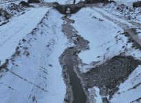 Ça coûterait moins cher aujourd'hui de laisser aller le cours d'eau dans intervention. On investit aujourd'hui afin de s'assurer de conserver l'énorme quantité de terre de chaque côté chez nous plutôt qu'elle se retrouve dans le lac Saint-Pierre dans le futur.