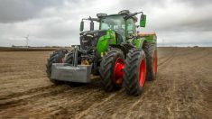 Les trois nouveaux mod&egrave;les de la s&eacute;rie 800 offrent une puissance allant de 260 &agrave; 320 chevaux. Photo : Agco/Fendt