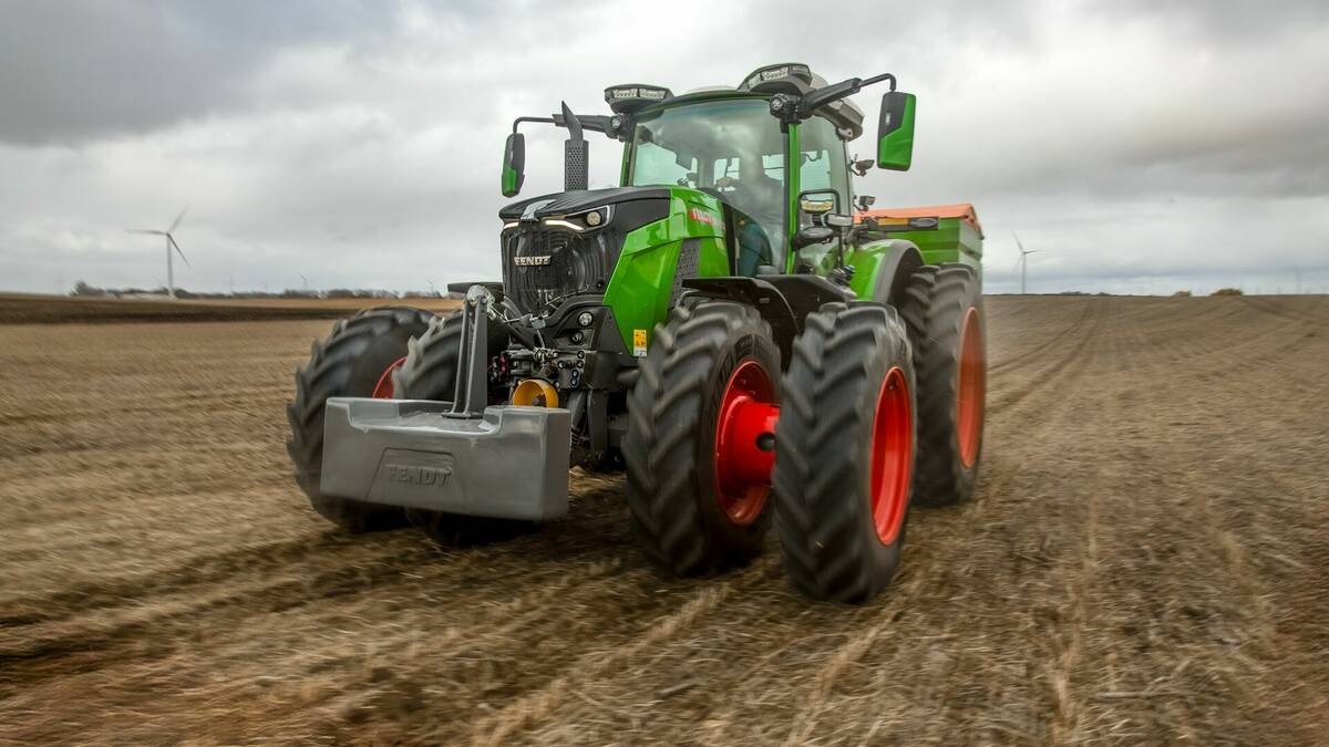 Les trois nouveaux modèles de la série 800 offrent une puissance allant de 260 à 320 chevaux. Photo : Agco/Fendt