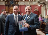 Un budget provincial entre deux chaises