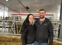 Karine Barde et Samuel Boisclair de la Ferme Clairbois de Saint-Samuel sont pleinement satisfaits de leur nouvelle construction.