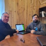 Le consultant Michel Mercier et le producteur de porcs Mathieu Bisson ont travaillé ensemble pour élaborer la platefoirme de gestion des marchés agricoles Agrintel.