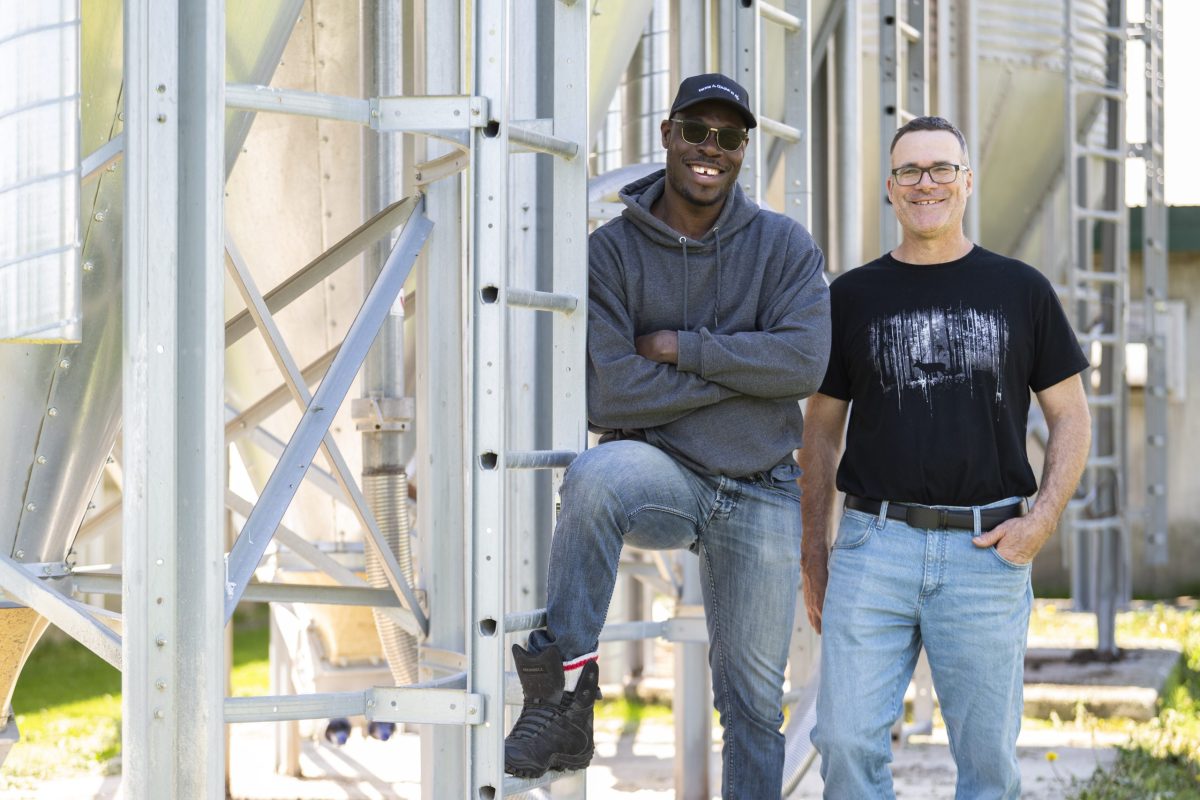 Entouré des bonnes ressources, Émeric Kagnide a pu reprendre l’activité porcine d’Alexandre Coupal en 2024. Photo: L’ARTERRE
