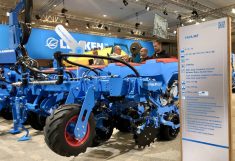 Le semoir Faya MF de Lemken expos&eacute; au salon Agritechnica en 2025. Photo : Greg Berg
