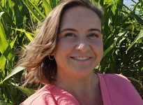 Lora Bender, passionnée de l'industrie laitière, de ses gens et de ses vaches. 